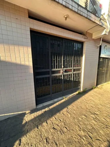 Loja para locação, situada no bairro Iguaçu com aproximadamente 22m²