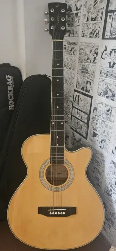 Violão eletrico de luthier vogga