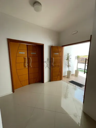 Casa Comercial - Residencial - Holambra - 5 Dormitórios - 230m².