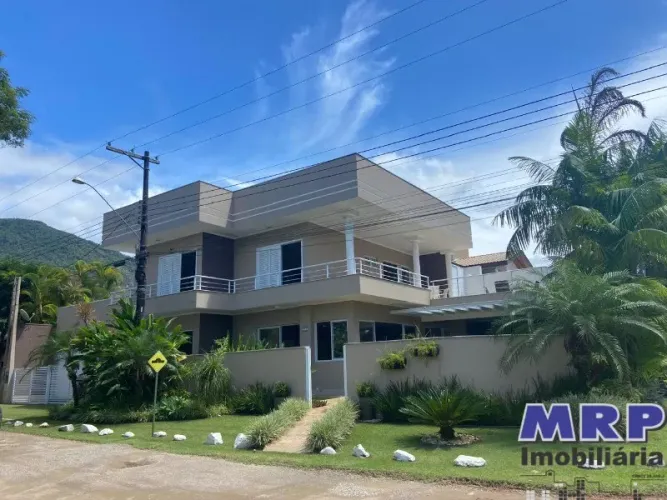 Casa alto padrão à venda em condomínio fechado, a 100 metros da praia da Lagoinha, Ubatuba