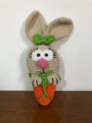 Coelho Cenoura em Crochê Amigurumi Coelhinho Pelúcia Brinquedo