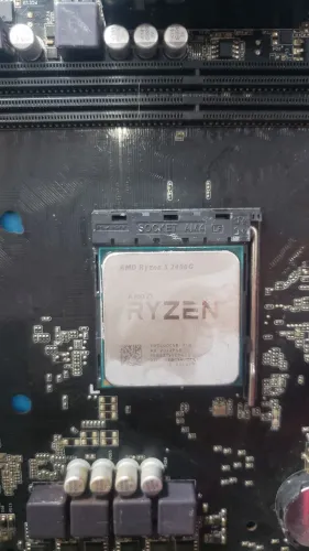 Pra hoje processador ryzen 5 3400G muito top
