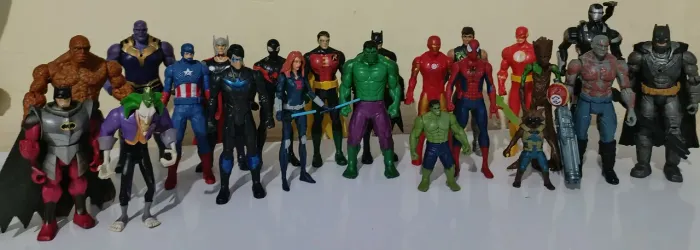 Bonecos Marvel