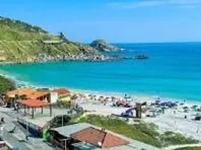 Casa (4 quartos, piscina, sauna e área gourmet) duas quadras da Praia Grande