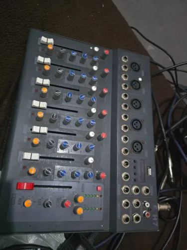 MESA DE SOM Behringer XENYX 1003B