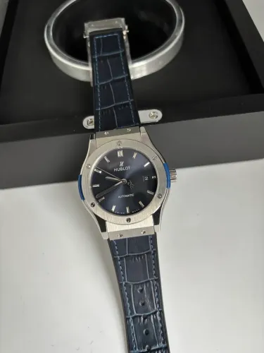 Relógio Hublot Classic Fusion Automático - Elegância e Exclusividade