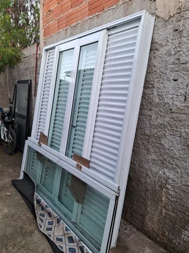 Porta balcão de alumínio 6 folhas linha Gold