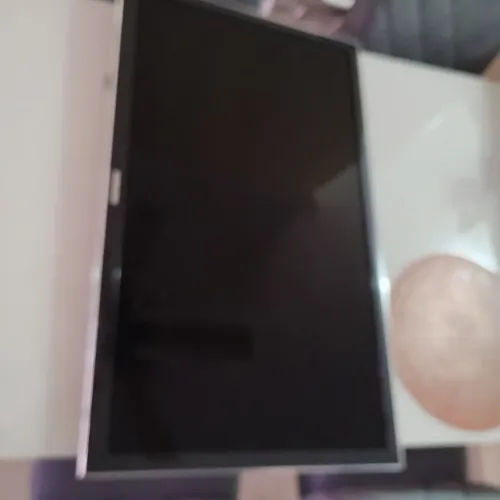 TV Samsung 40" série 5000 áudio chiando sem controle