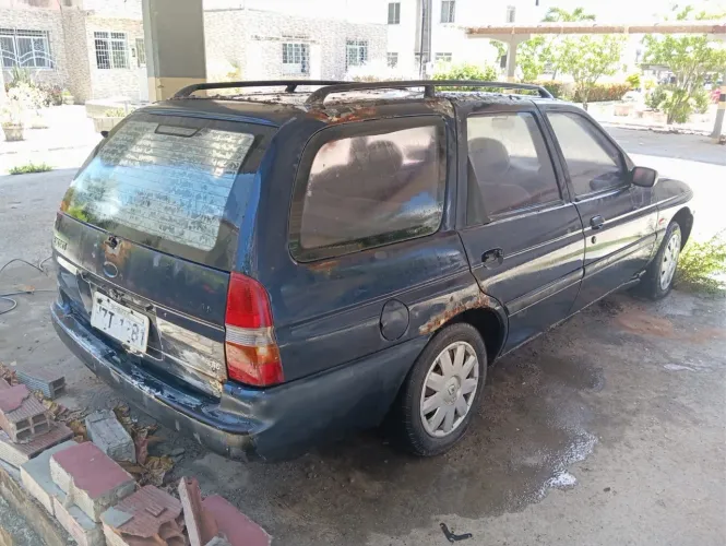 Ford Escort GL 1.6 MPI 2001