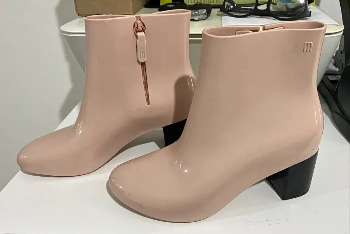 Bota cano curto Melissa Rosê numeração 35 em perfeito estado 