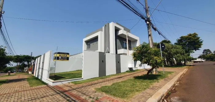 Sobrado com 03 quartos para locação no bairro Universitário em Cascavel Pr