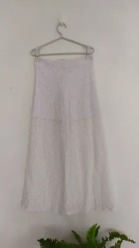 Saía longa em renda de algodão branco Tam p