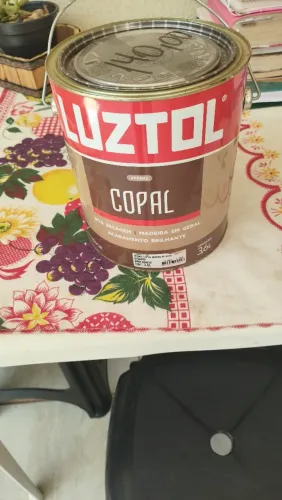 Vende-se 2lata de verniz 3.6L