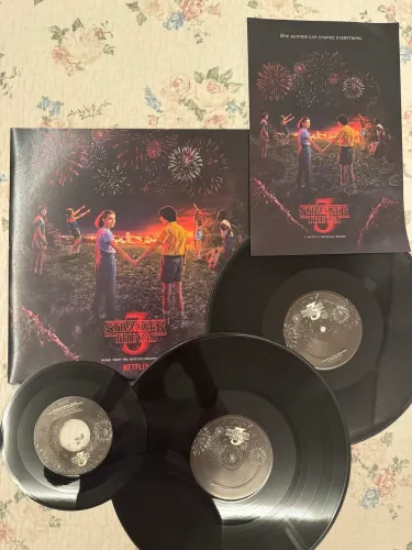 disco de vinil da terceira3 temporada de Stranger Things Netflix