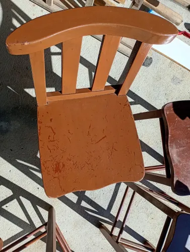 Vendo quatro Banquetas alta Madeira maciça .
