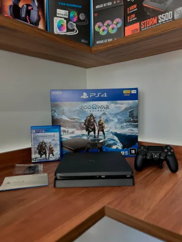 PS4 SLIM 2 TB com 34 jogos e 2 controles - Seminovo!