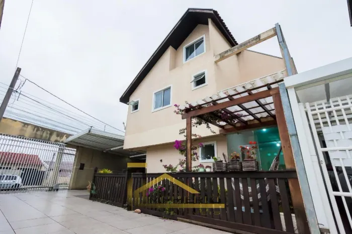 SOBRADO RESIDENCIAL em Curitiba - Paraná, Uberaba