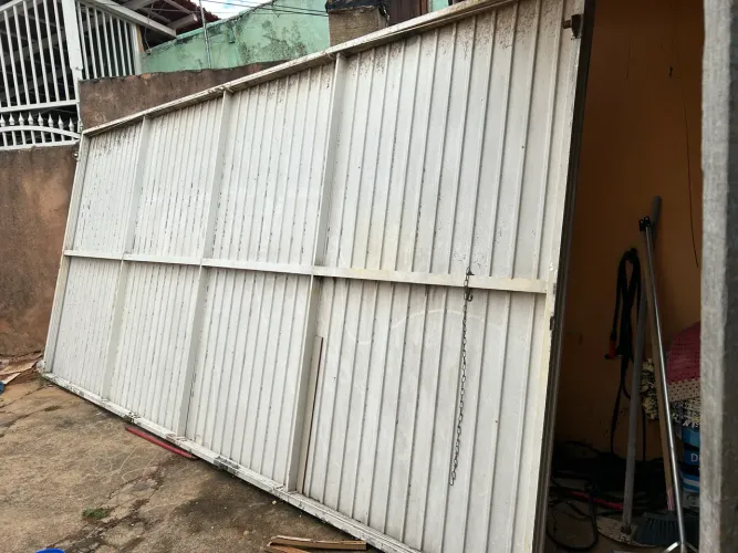 Vendo portão grande 4,63 m por 23 de altura