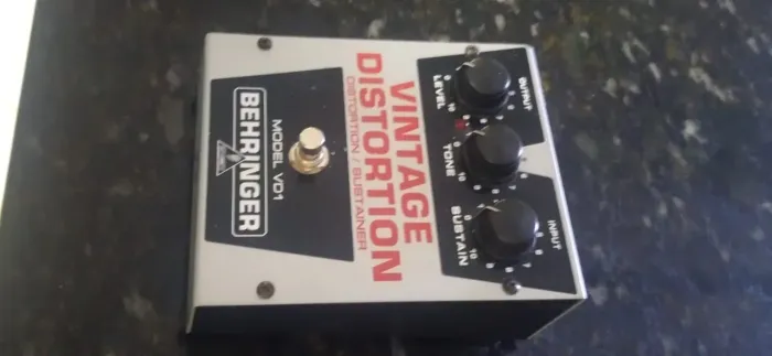 Behringer Vintage Distortion (Clone do Big Muff)