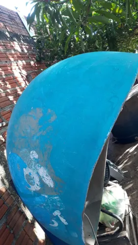 Culpula de orelhao antigo com telefone 