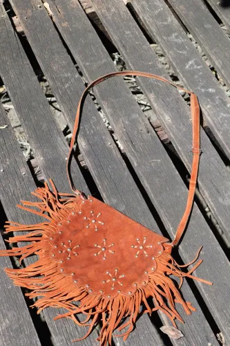 Bolsa de Camurça Marrom com Franjas
