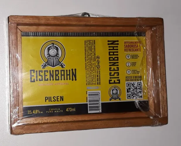 Quadrinho decorativo tema (Cerveja) em madeira e alumínio.