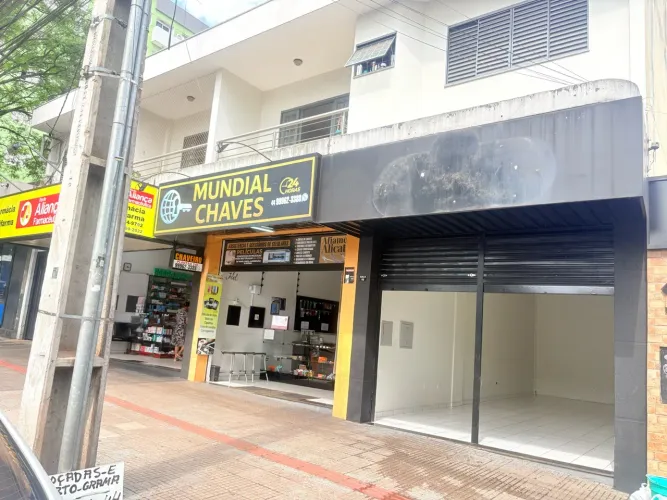 Alugo sala comercial rua Paranaguá 155