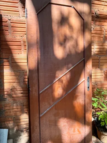 Portas e esquadrias de sucupira