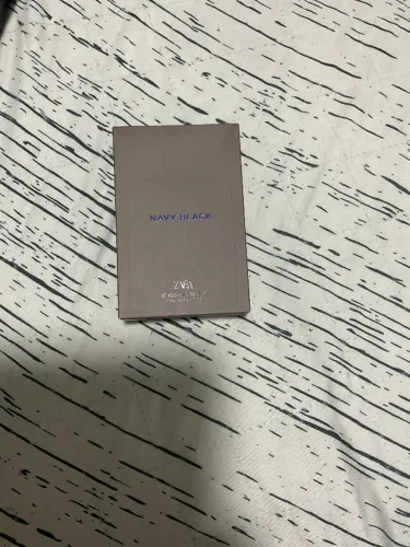 Perfume Navy Black Zara CHEIO
