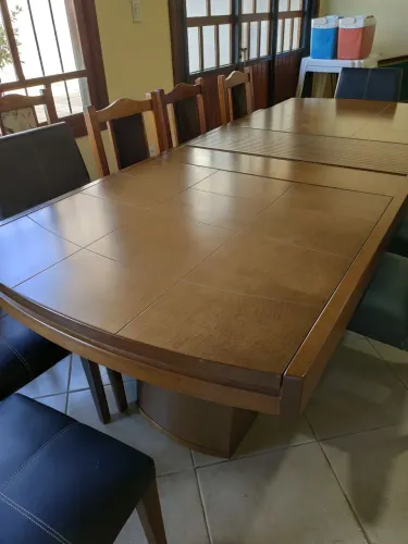 Mesa de madeira nobre elástica