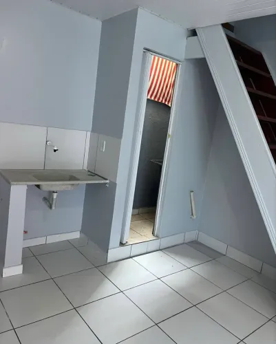 Casa em vila fechada - 1 quarto, 1 banheiro.