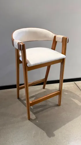 BANQUETA NADJA COURISSIMO E BOUCLÊ (PRODUTO NOVO)