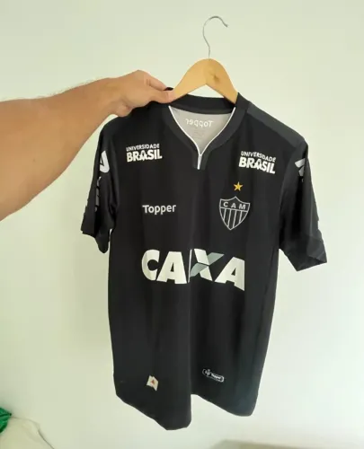 Camisa Atlético Mineiro - PRETA - TOPPER - tamanho P veste M - Ano 2018