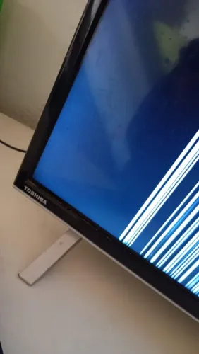 Tv Toshiba 32 polegadas com defeito pra retirar peças