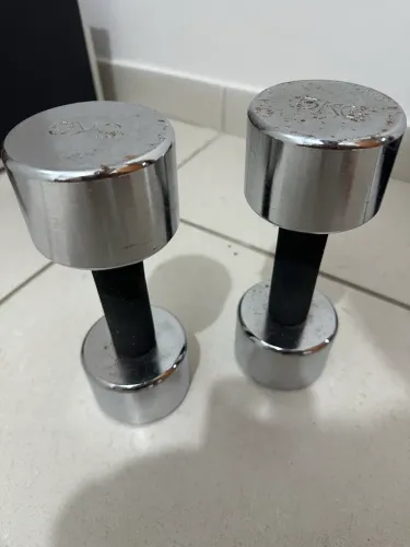 Kit musculação - 2 halteres 5kg + caneleiras 5kg