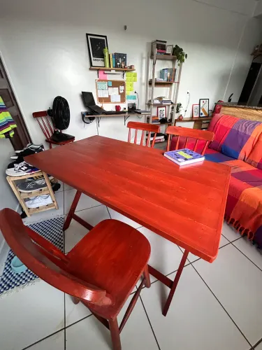 Mesa com 4 cadeiras
