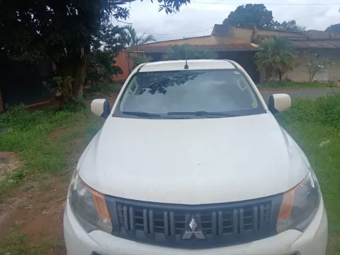 Mitsubishi L200 Triton Sport GLX 2.4 CD Diesel Mec. 2019