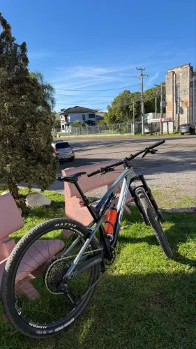 Bike Cattura PRO S1000 Sram T-Type eletrônico FOX 34 full suspension carbono Tam M