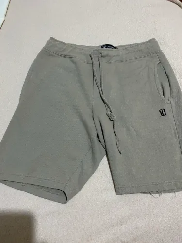 Bermuda masculina de moletinho, tamanho M pequeno
