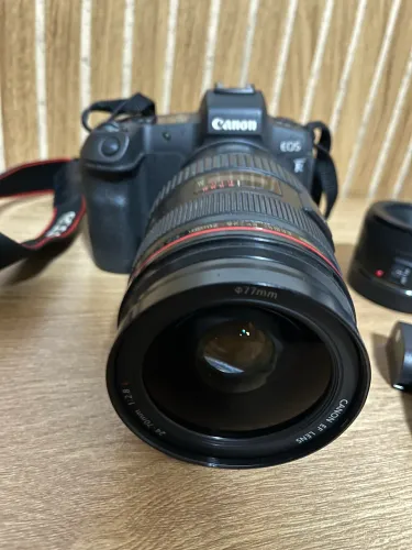Canon EOS R com Lentes, Adaptador e Bateria