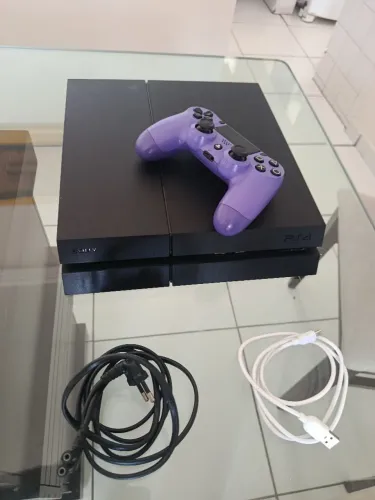 PS4 FAT 500GB + CONTROLE ALTERNATIVO