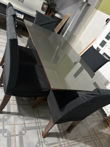Mesa com 5 cadeiras tampo em vidro 