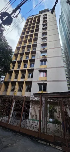 Apartamento no Ed. Lourenço Monteiro Lopes - Batista Campos - Venda