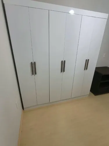 Roupeiro 6 Portas Branco - POUCO USO -