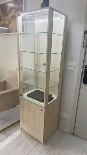 Vitrine / Cristaleira / Expositor