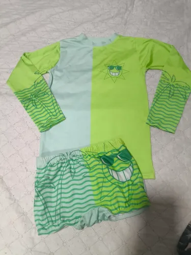 Conjunto de banho infantil.