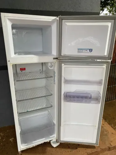 Geladeira degelo ótima entrego domingo dou garantia