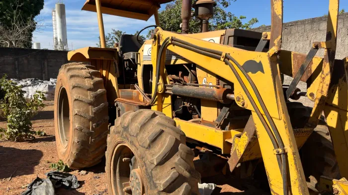 Trator CBT 8260 4x4