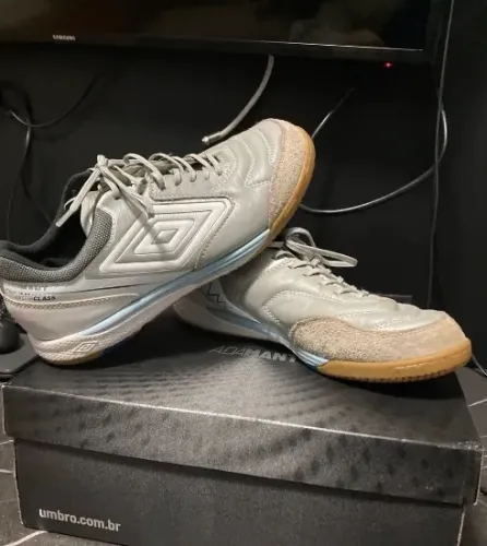chuteira umbro adamant