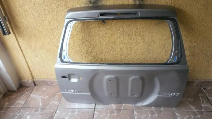 Tampa traseira suzuki grand vitara